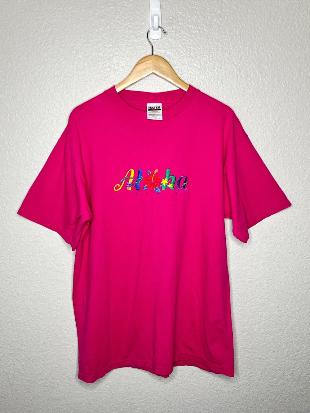 Vintage Hawaii Aloha Embroidered Neon Pink Tourist T Shirt XL 90s Tultex Floral